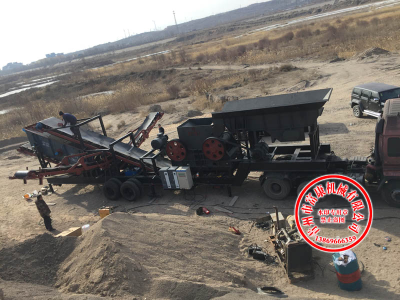 移動(dòng)顎式破碎機(jī)生產(chǎn)安裝現(xiàn)場